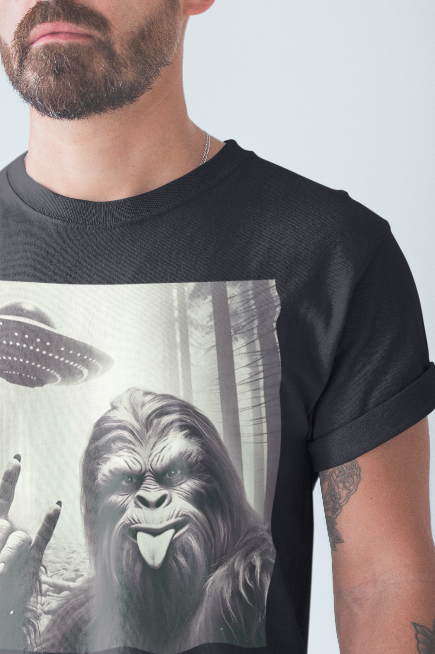 T Shirt "The Sasquatch and The Alien Probe"
