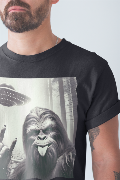 T Shirt "The Sasquatch and The Alien Probe"