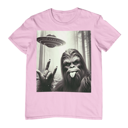 T Shirt "The Sasquatch and The Alien Probe"