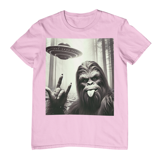 T Shirt "The Sasquatch and The Alien Probe"